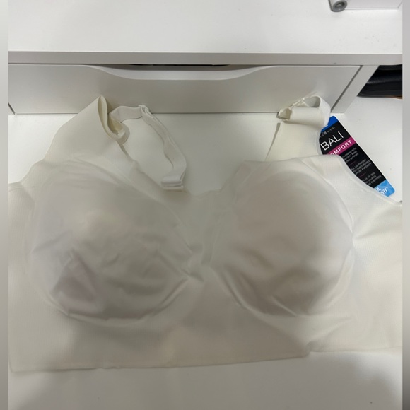 Bali Comfort Revolution EasyLite Seamless Wirefree Bra - Picture 6 of 14